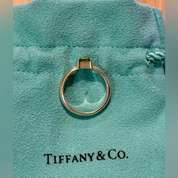 Tiffany & Co. Peridot Stacking Ring Size 5 - Picture 3 of 6